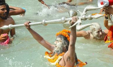 पौष पूर्णिमा स्नान के साथ महाकुम्भ मेला शुरू, 40 लाख लोगों ने संगम में लगाई डुबकी